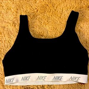 Nike sports bra sz M